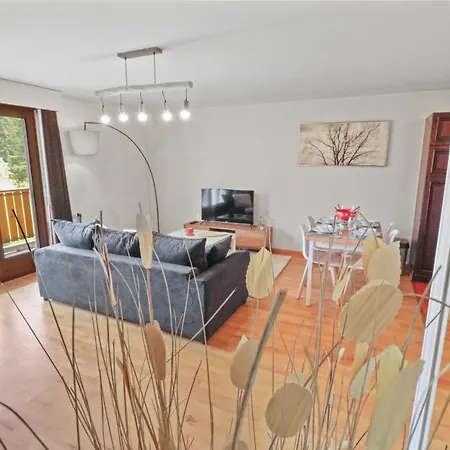 Joli Au Centre 克莱恩 蒙塔纳